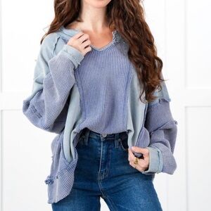 BRAND NEW NEVER WORN POL LONG SLEEVE PULLOVER TOP IN PALE BLUE MULTI, SIZE SMALL